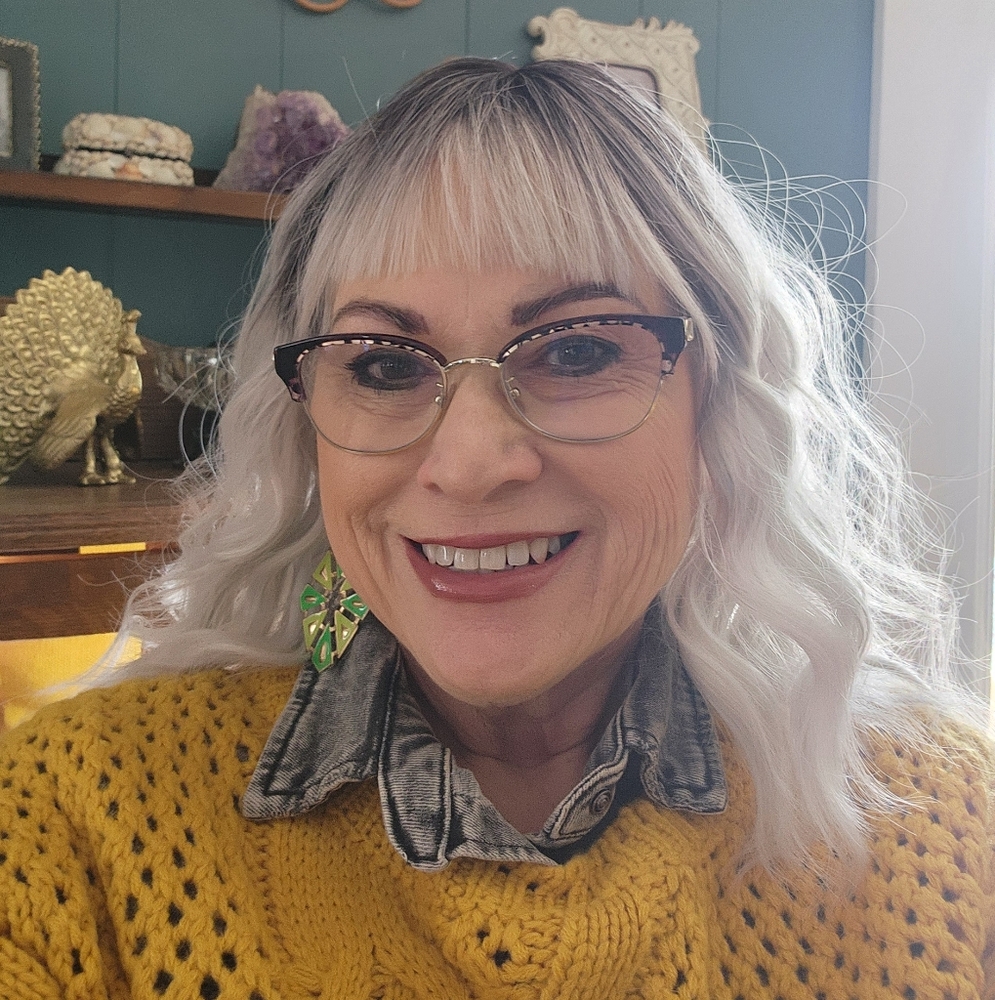 Meet your Posher, Elaine